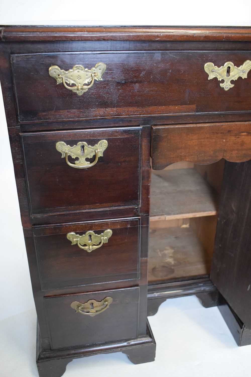 Small George III mahogany kneehole desk - Image 7 of 8