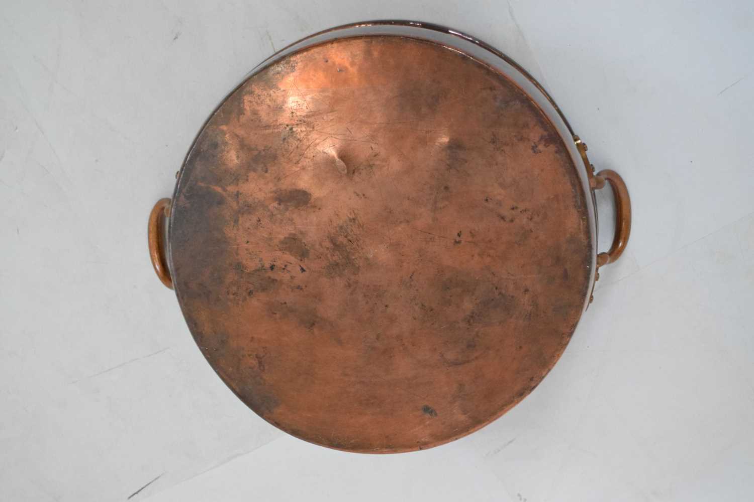 Large copper two handled pan - Image 6 of 6