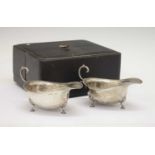 George V cased pair of silver sauceboats, London 1916