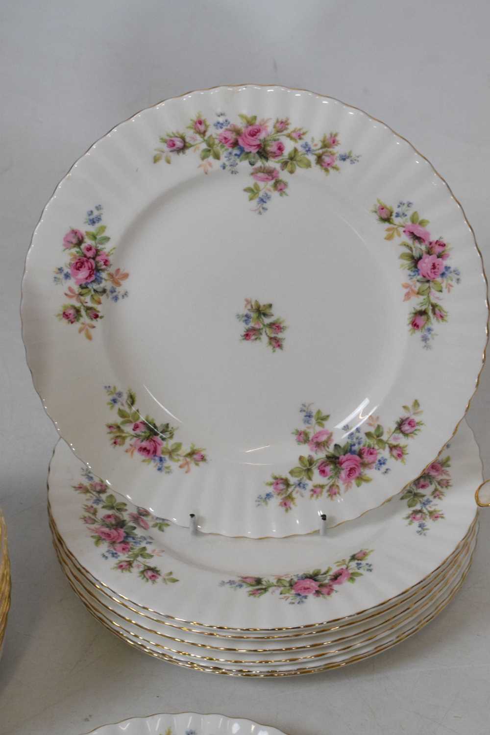 Extensive Royal Albert 'Moss Rose' pattern dinner service - Image 3 of 23