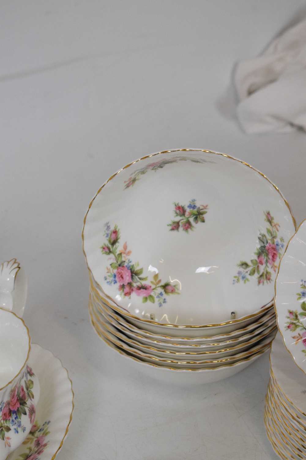 Extensive Royal Albert 'Moss Rose' pattern dinner service - Image 7 of 23