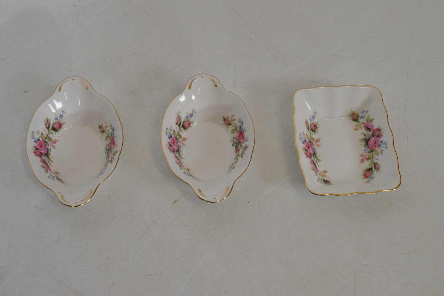 Extensive Royal Albert 'Moss Rose' pattern dinner service - Image 12 of 23