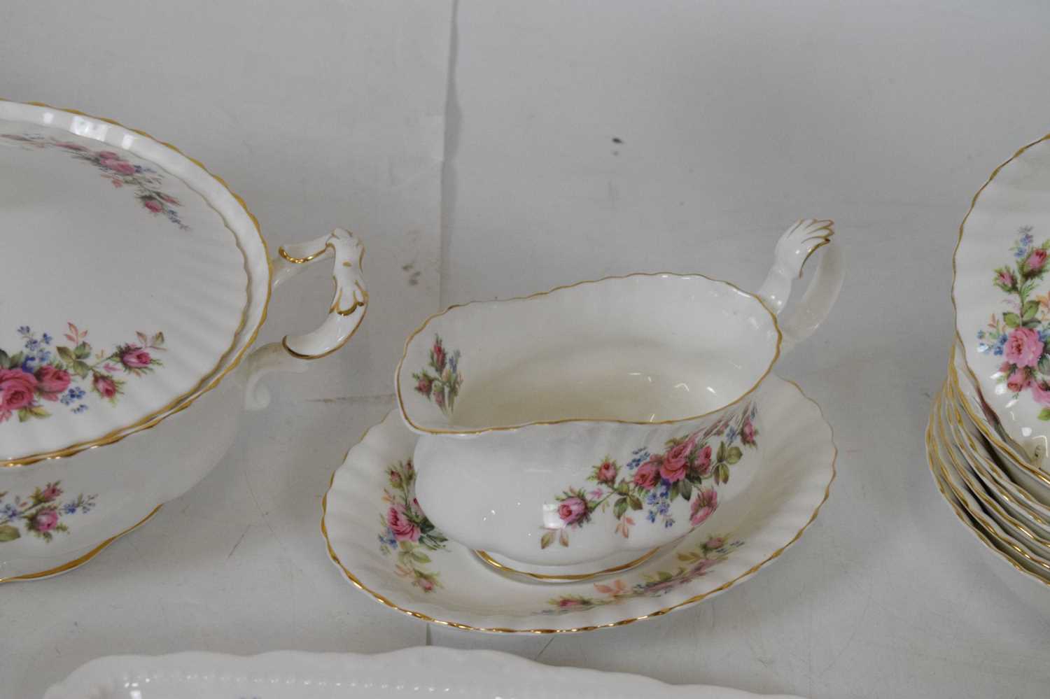 Extensive Royal Albert 'Moss Rose' pattern dinner service - Image 6 of 23