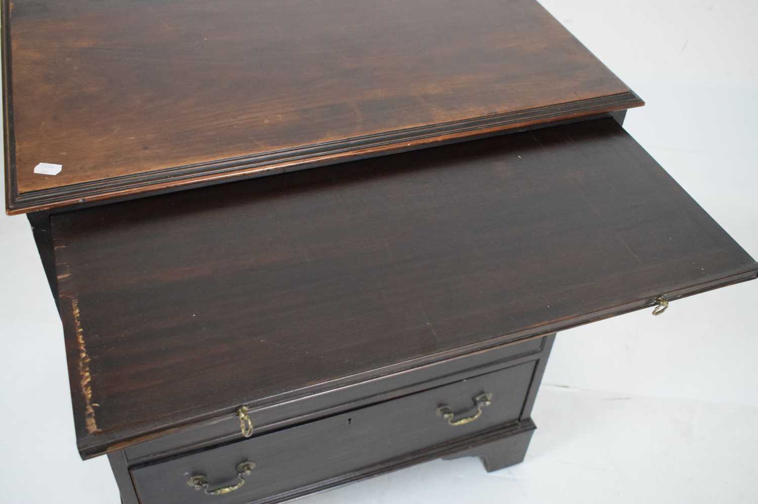 George III mahogany chest of drawers - Image 3 of 9
