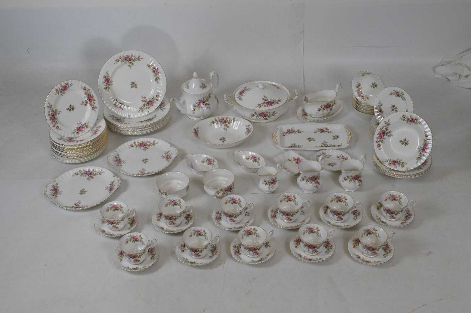 Extensive Royal Albert 'Moss Rose' pattern dinner service - Image 20 of 23