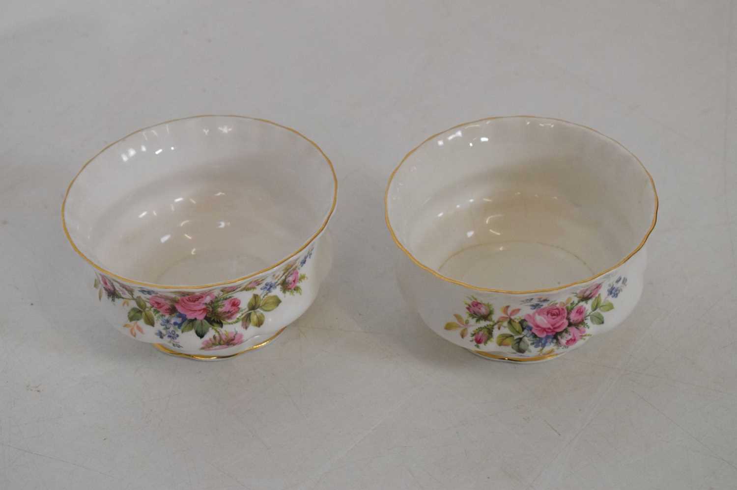 Extensive Royal Albert 'Moss Rose' pattern dinner service - Image 14 of 23