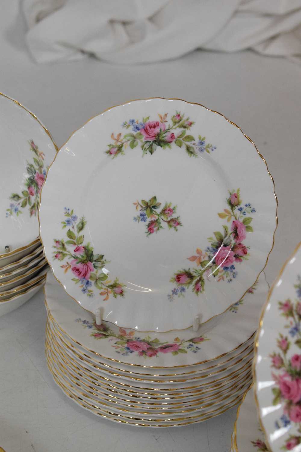 Extensive Royal Albert 'Moss Rose' pattern dinner service - Image 8 of 23