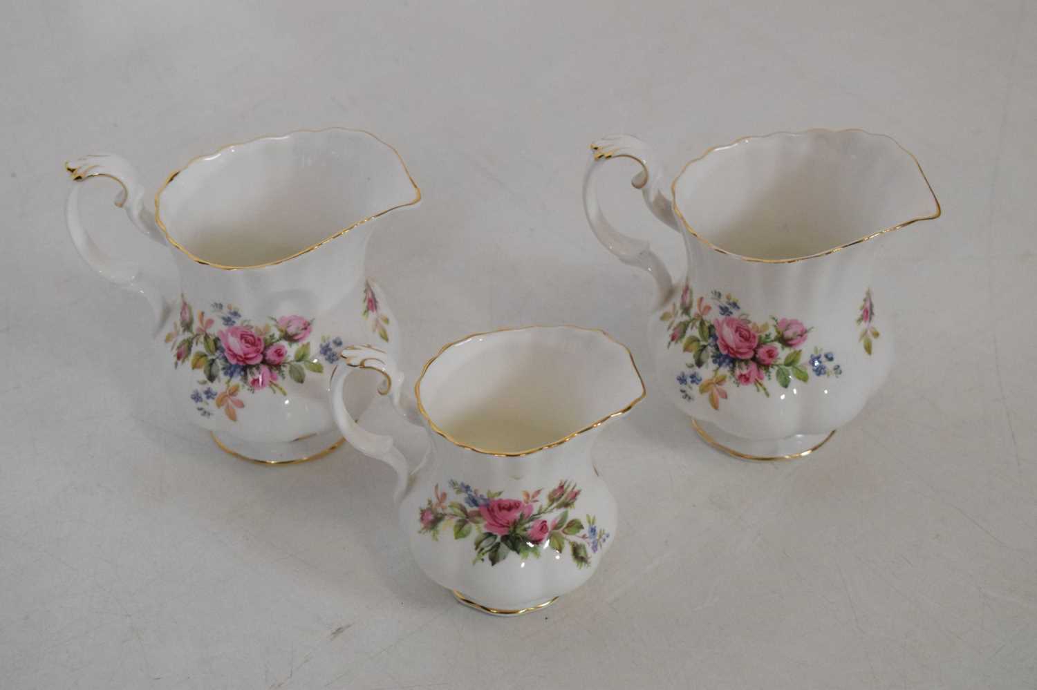 Extensive Royal Albert 'Moss Rose' pattern dinner service - Image 13 of 23