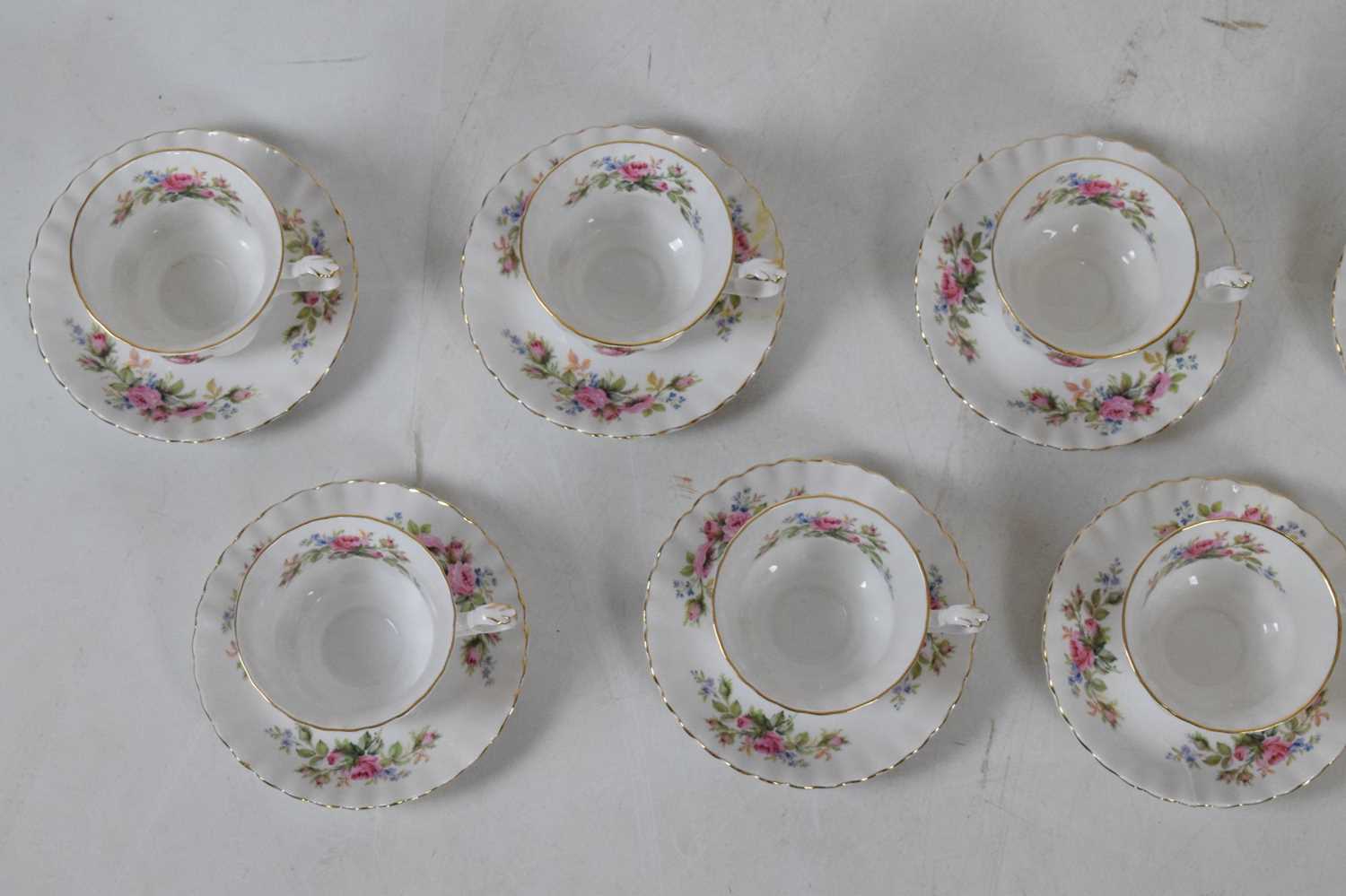 Extensive Royal Albert 'Moss Rose' pattern dinner service - Image 21 of 23