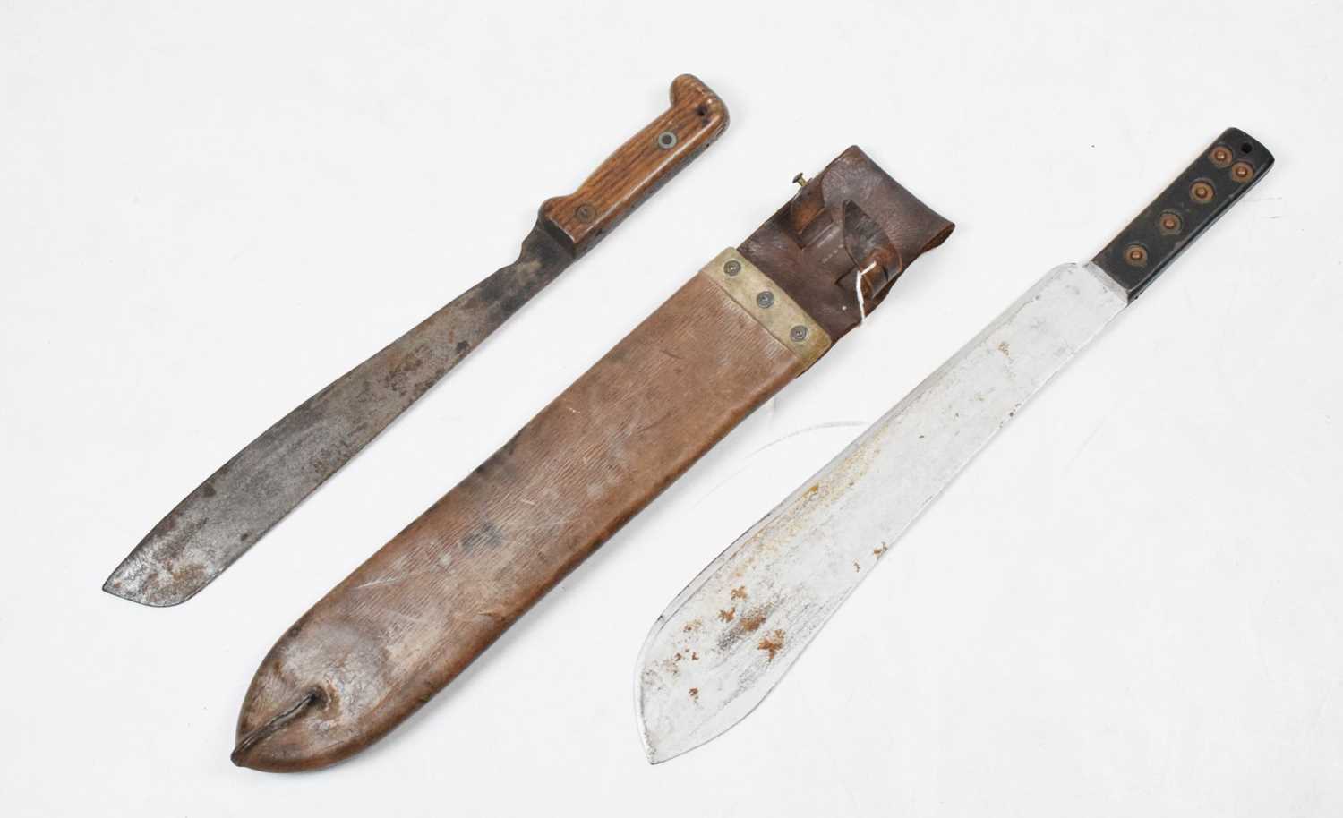 Broad bladed machete with 'WD' mark,