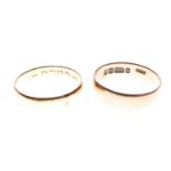 18ct gold wedding band and 9ct gold wedding band