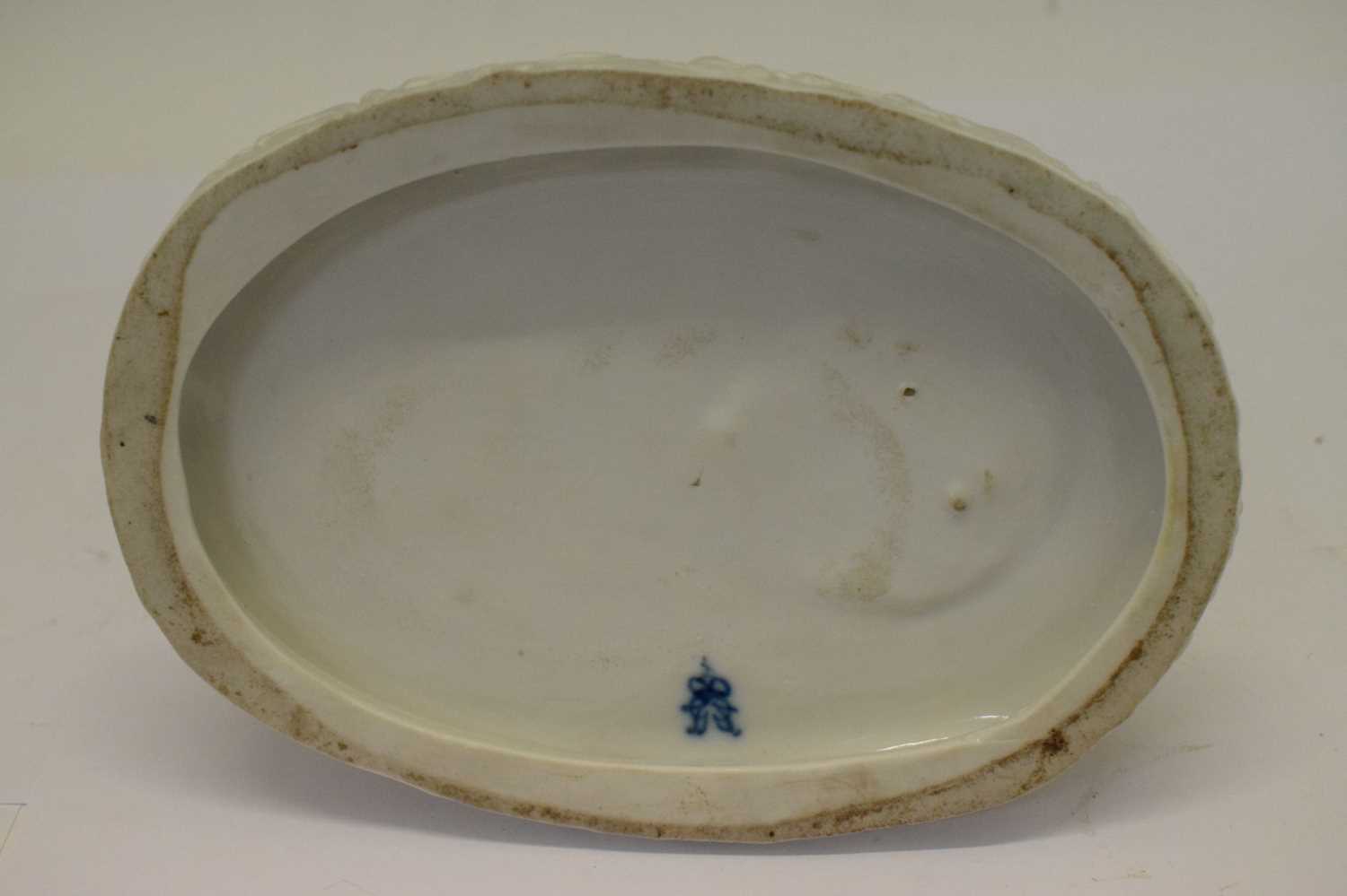 Collection of blanc-de-chine porcelain - Image 17 of 18