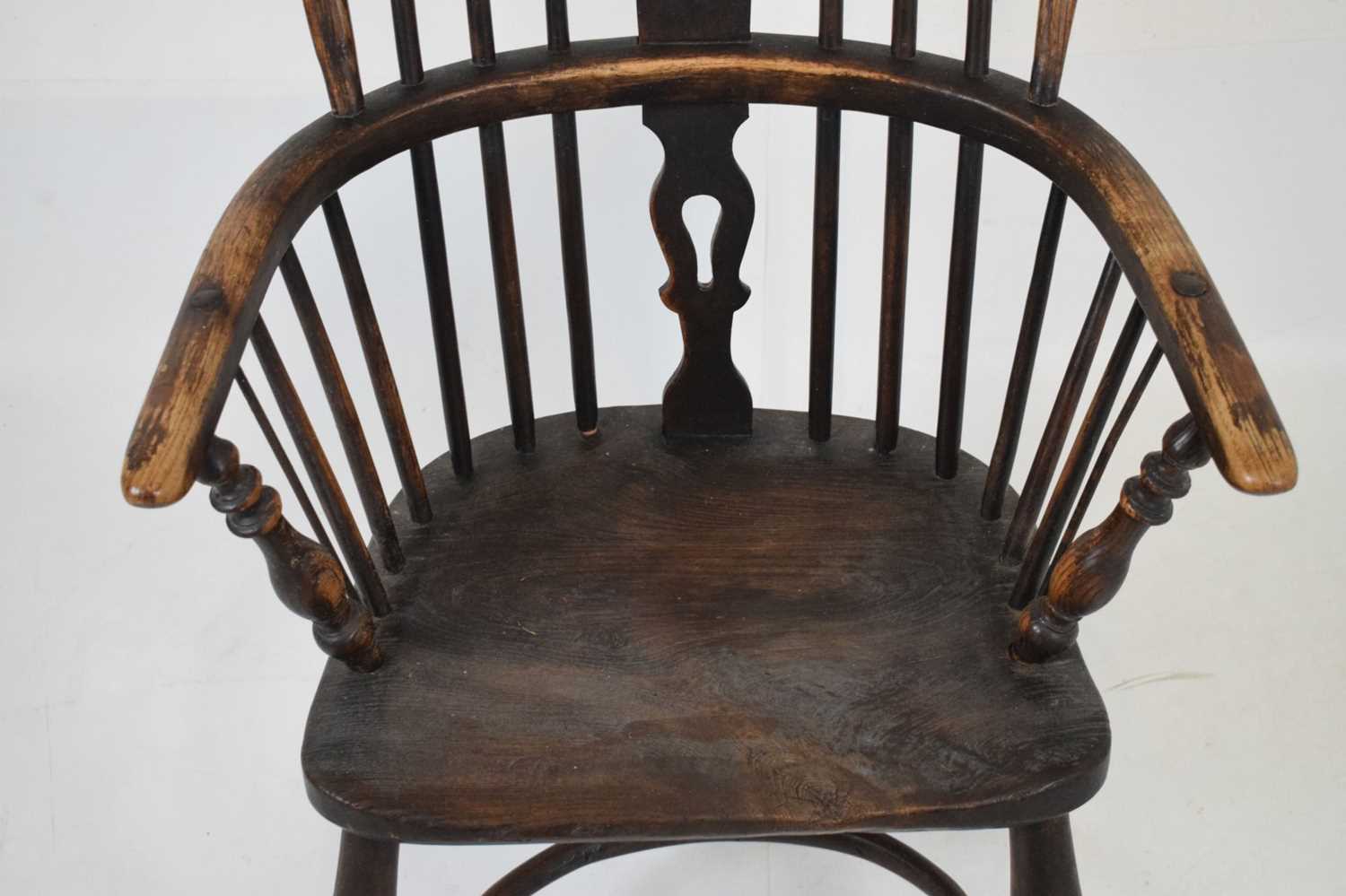 19th Century elm and ash framed Windsor armchair - Image 5 of 16