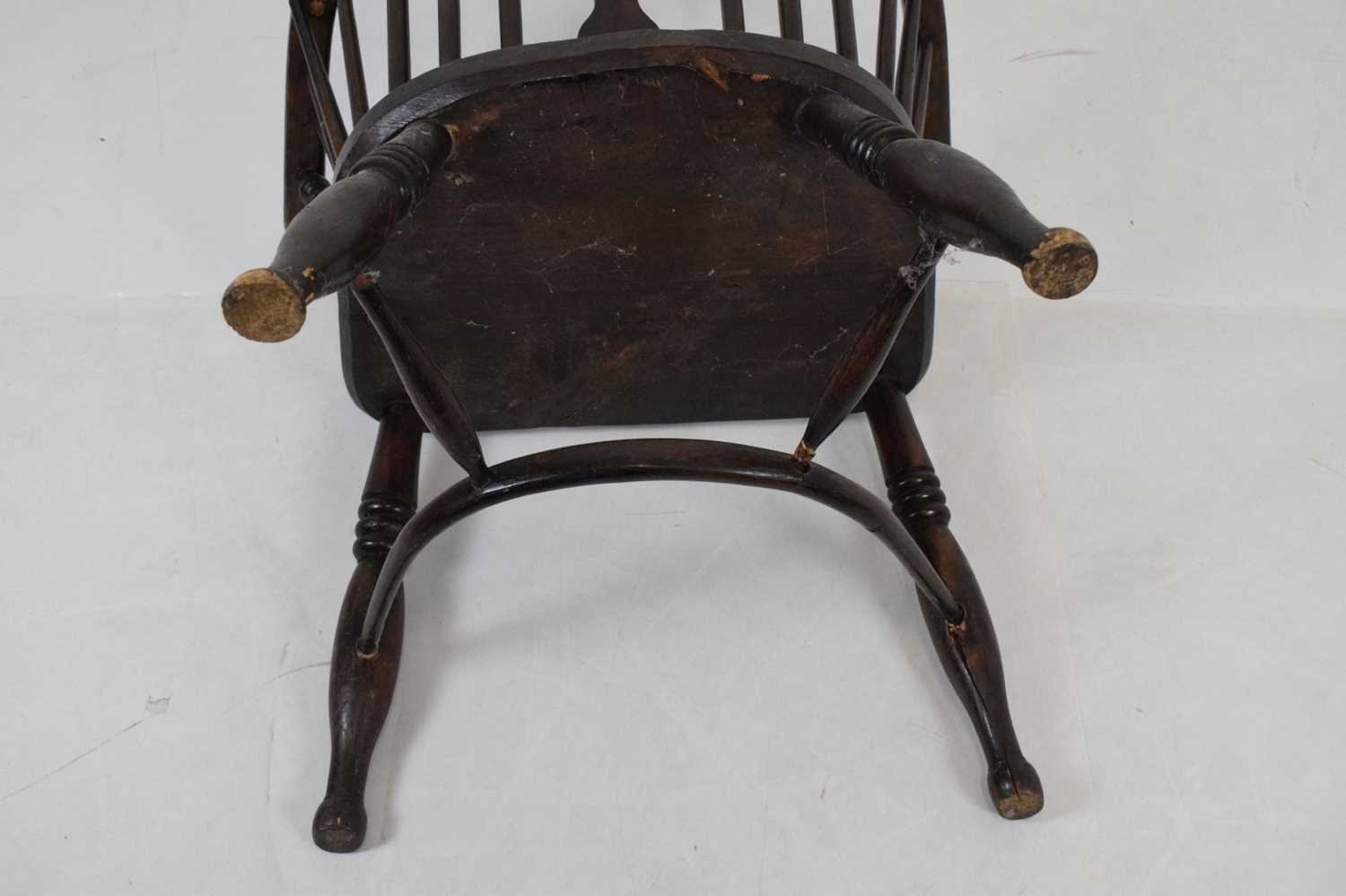 19th Century elm and ash framed Windsor armchair - Image 13 of 16