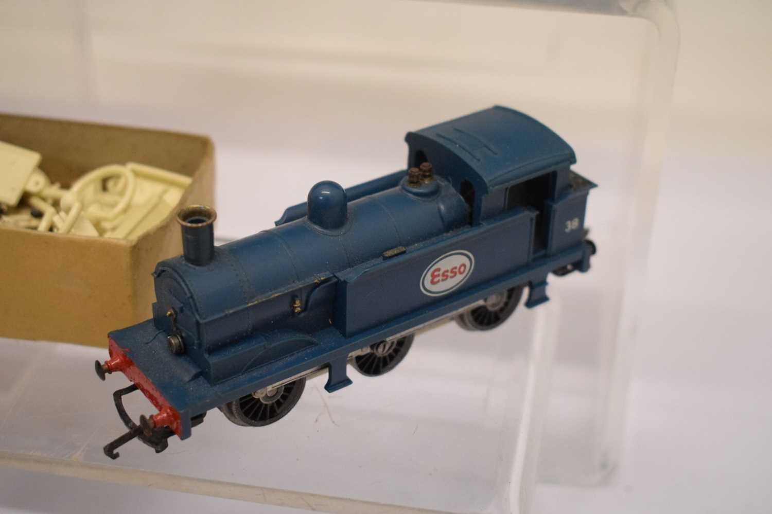 Hornby Dublo - Quantity of 00 gauge railway trainset items - Image 8 of 14