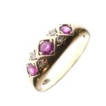 9ct gold ring, set with rubies