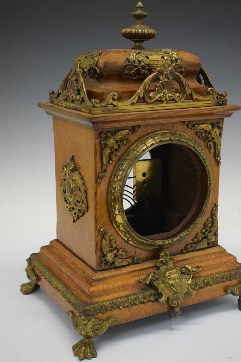 Late 19th/ early 20th Century oak mantel clock - Image 4 of 8