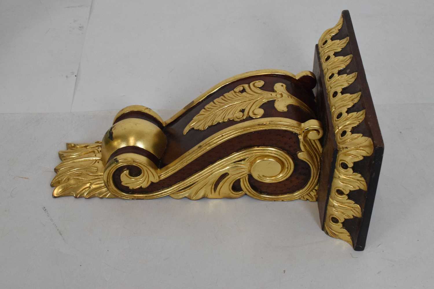 Pair of parcel gilt wall brackets - Image 5 of 18