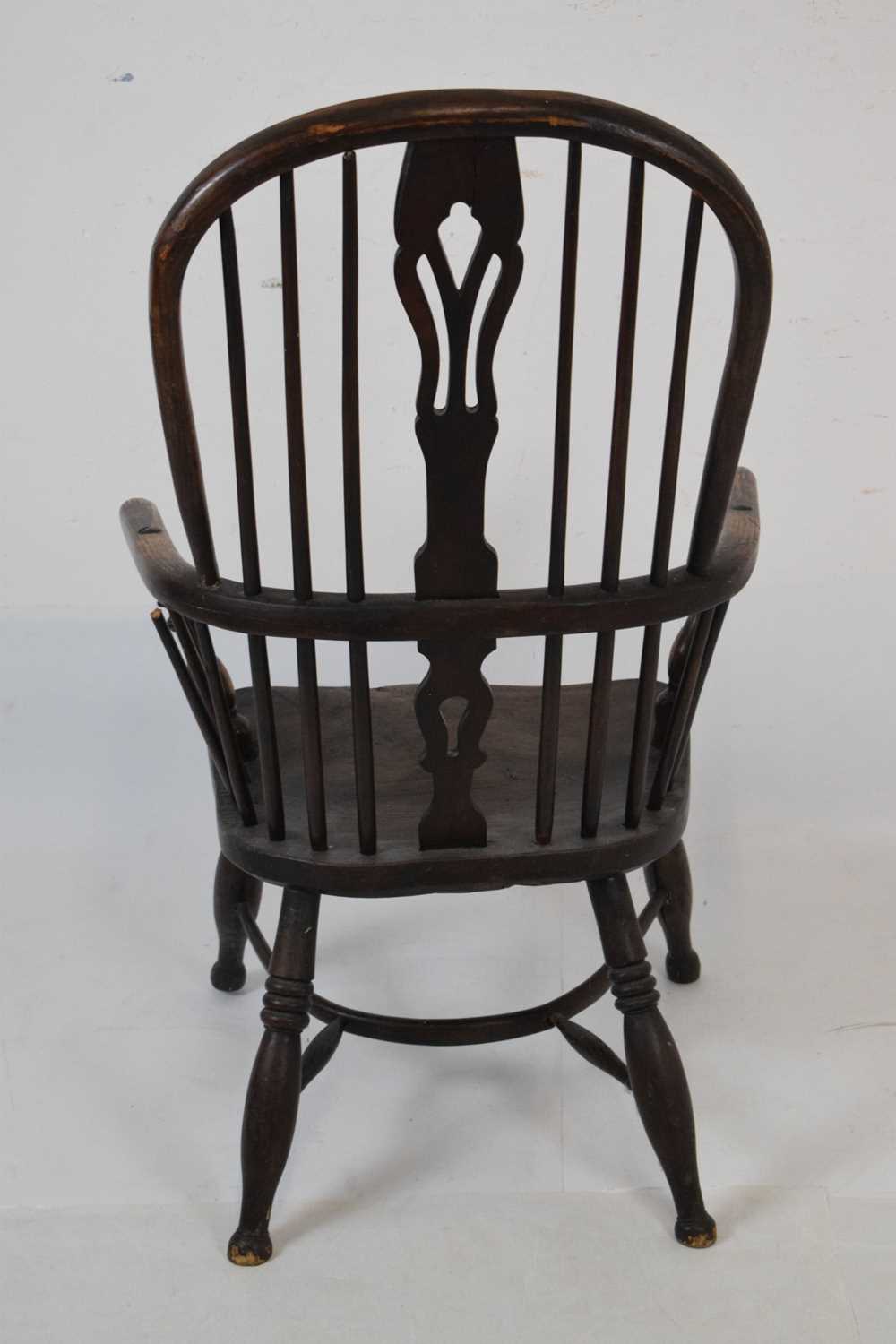 19th Century elm and ash framed Windsor armchair - Image 7 of 16