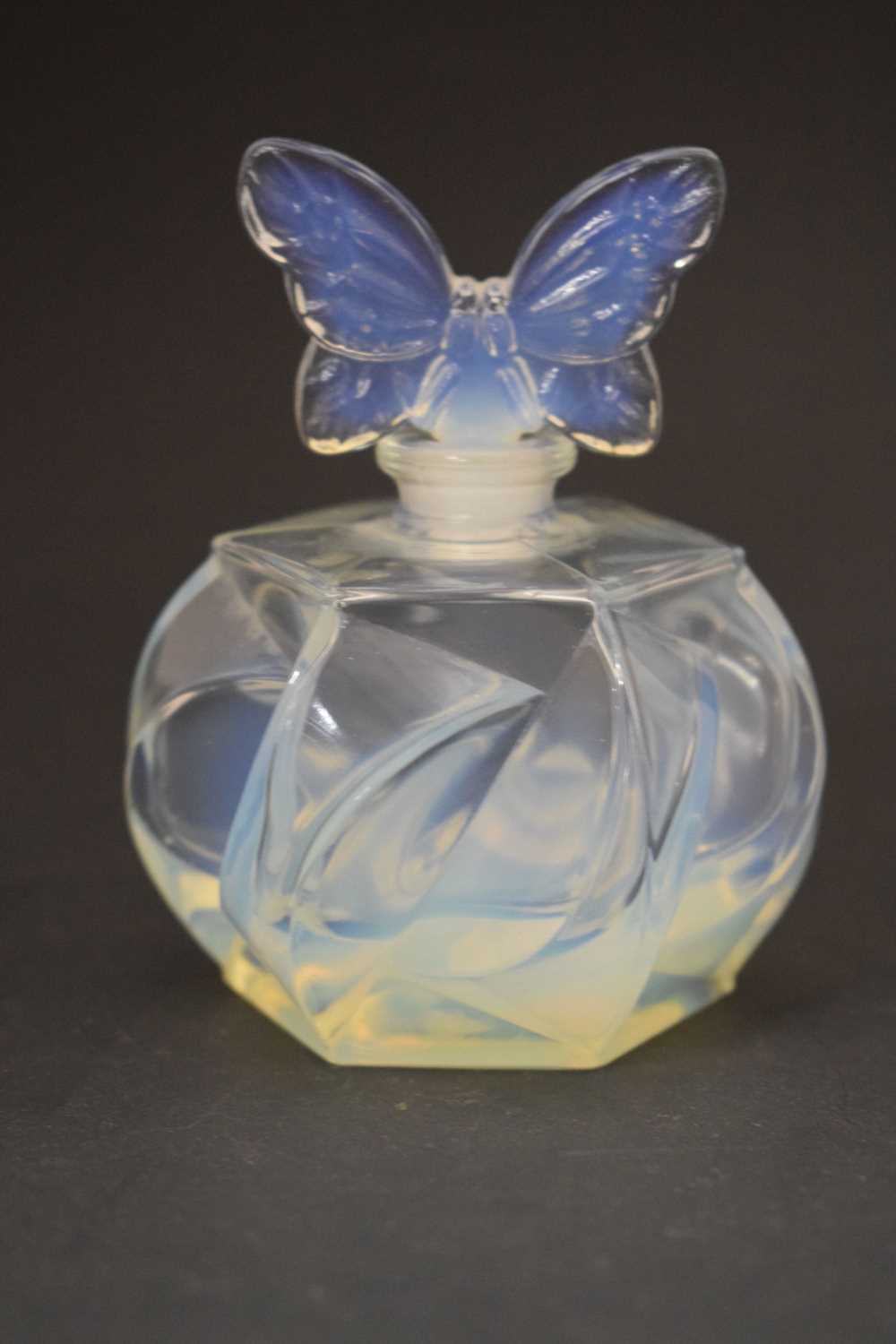 Lalique - Dragonfly paperweight, together with a Nina Ricci scent bottle - Image 8 of 11