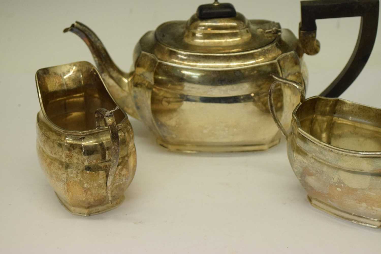 George V silver three-piece tea set - Image 2 of 9