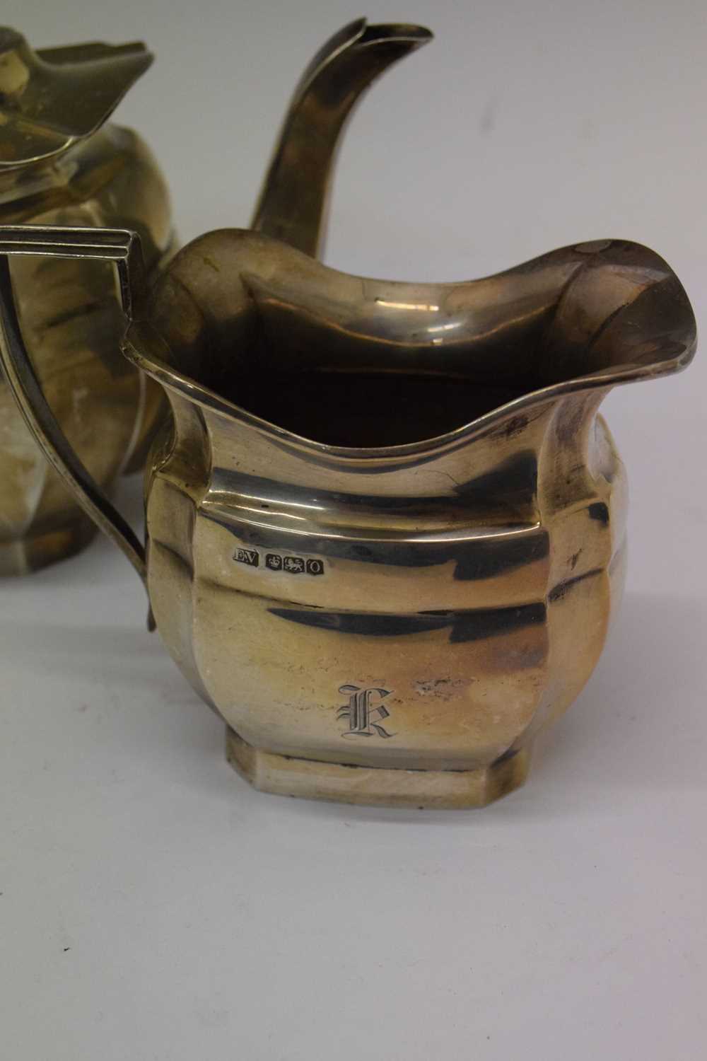 George V silver three-piece tea set - Image 2 of 6