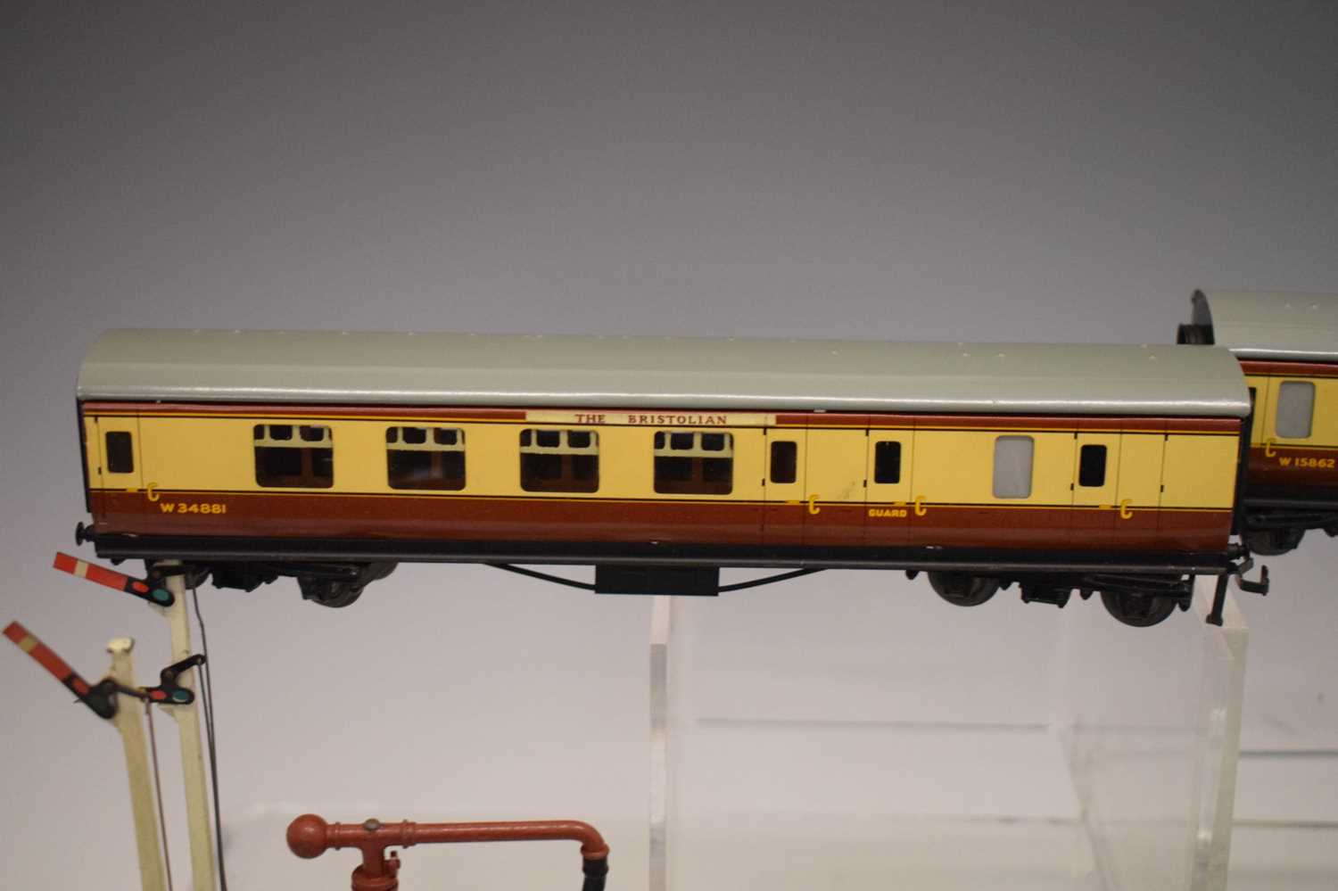 Hornby Dublo - Quantity of 00 gauge railway trainset items - Image 3 of 14