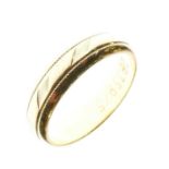 18ct gold wedding band, 4.9g