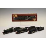 Mixed group of 00 gauge railway trainset locomotives and tenders