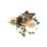 Cluster ring centrally set a freshwater pearl surrounded by small turquoise cabochons