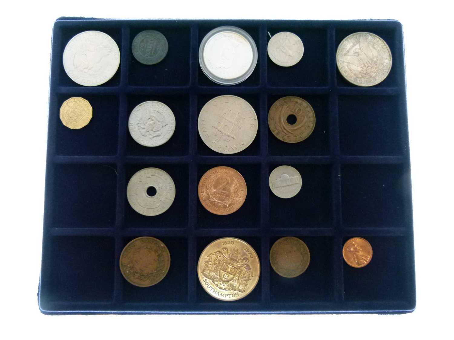 Quantity of world coinage to include American dollars, etc - Bild 4 aus 4