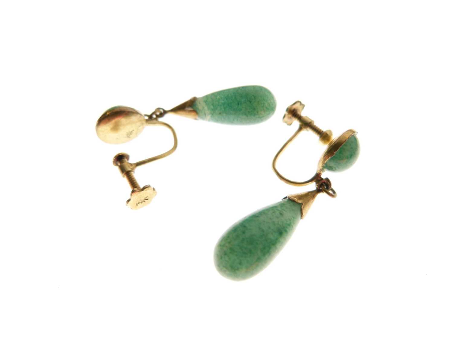 Pair of dyed jade screw-back ear studs - Image 2 of 3