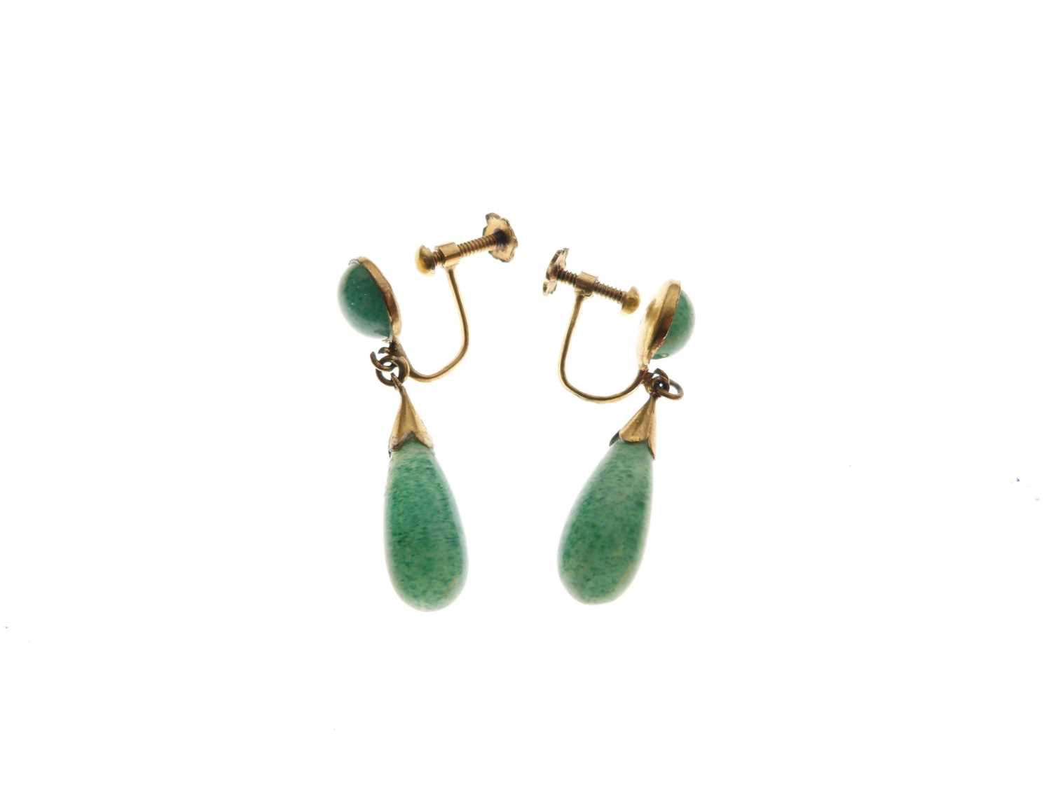 Pair of dyed jade screw-back ear studs - Image 3 of 3