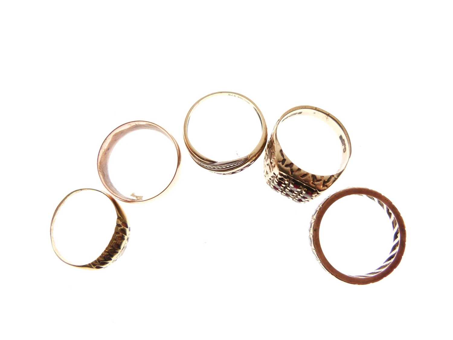Three 9ct gold rings - Image 2 of 5