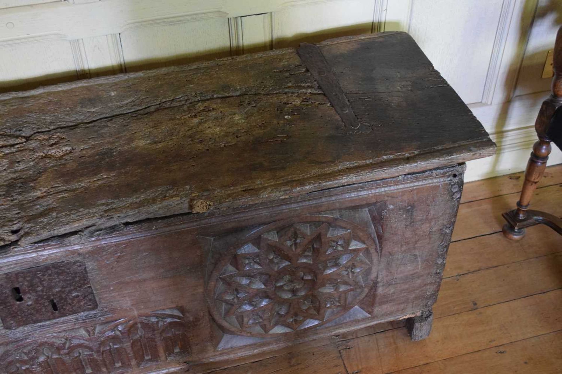 Impressive oak boarded chest, circa 1500 - Image 6 of 25