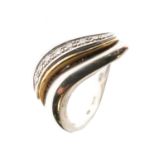 18ct two-colour gold dress ring