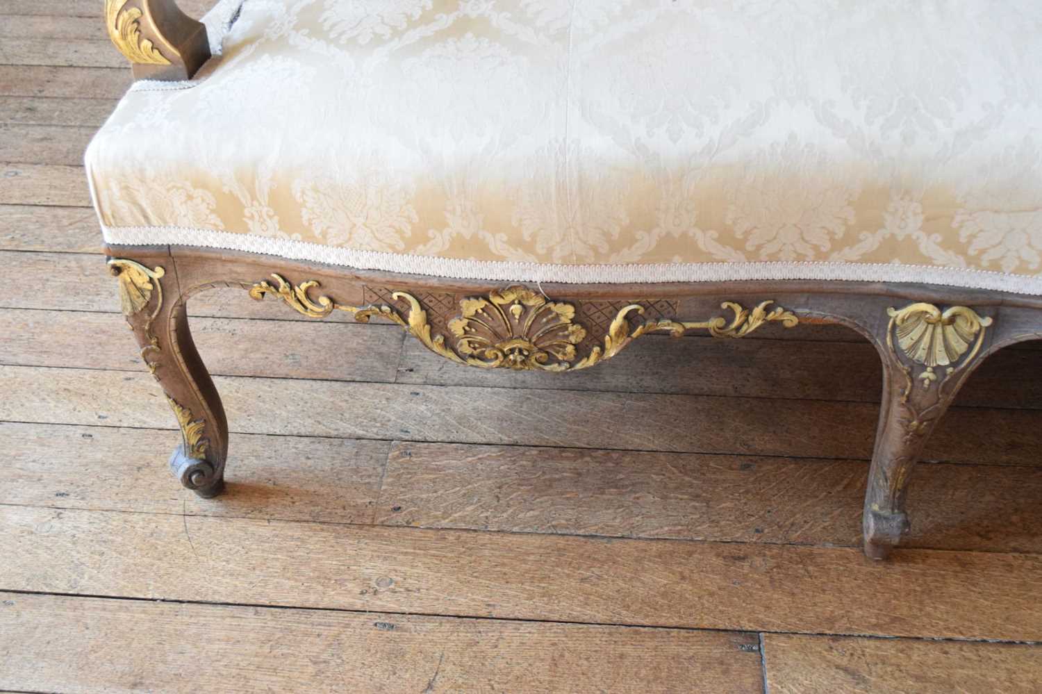 Early 20th Century carved beech and parcel-gilt settee - Image 8 of 12