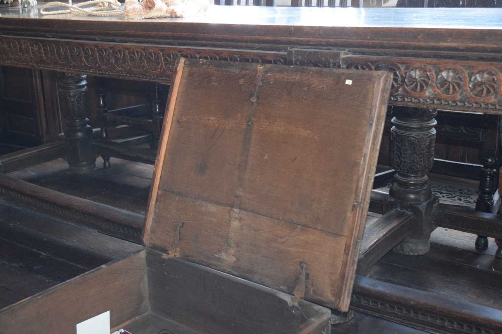 Large early 17th Century boarded oak box - Image 13 of 21