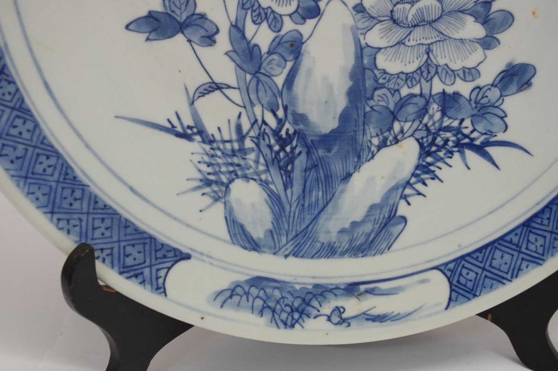 Chinese blue and white porcelain charger - Image 4 of 8