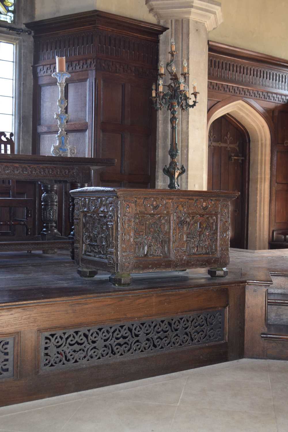 Small late 16th Century carved oak chest - Image 34 of 36