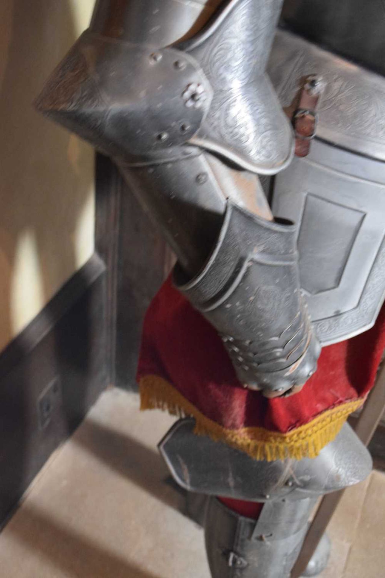 Replica Spanish suit of armour - Image 5 of 13