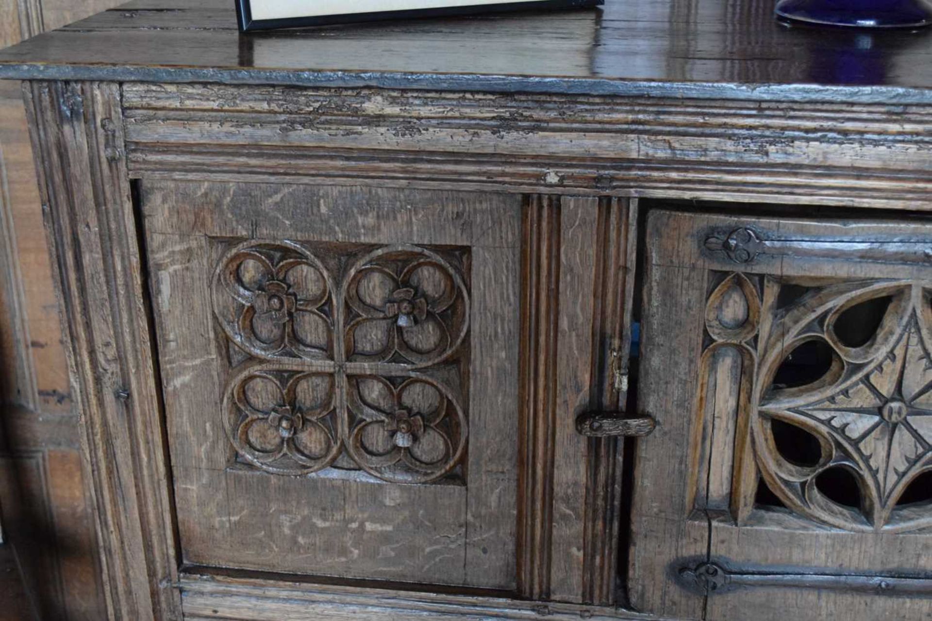 Oak aumbry, in the English manner of circa 1500 - Image 4 of 14