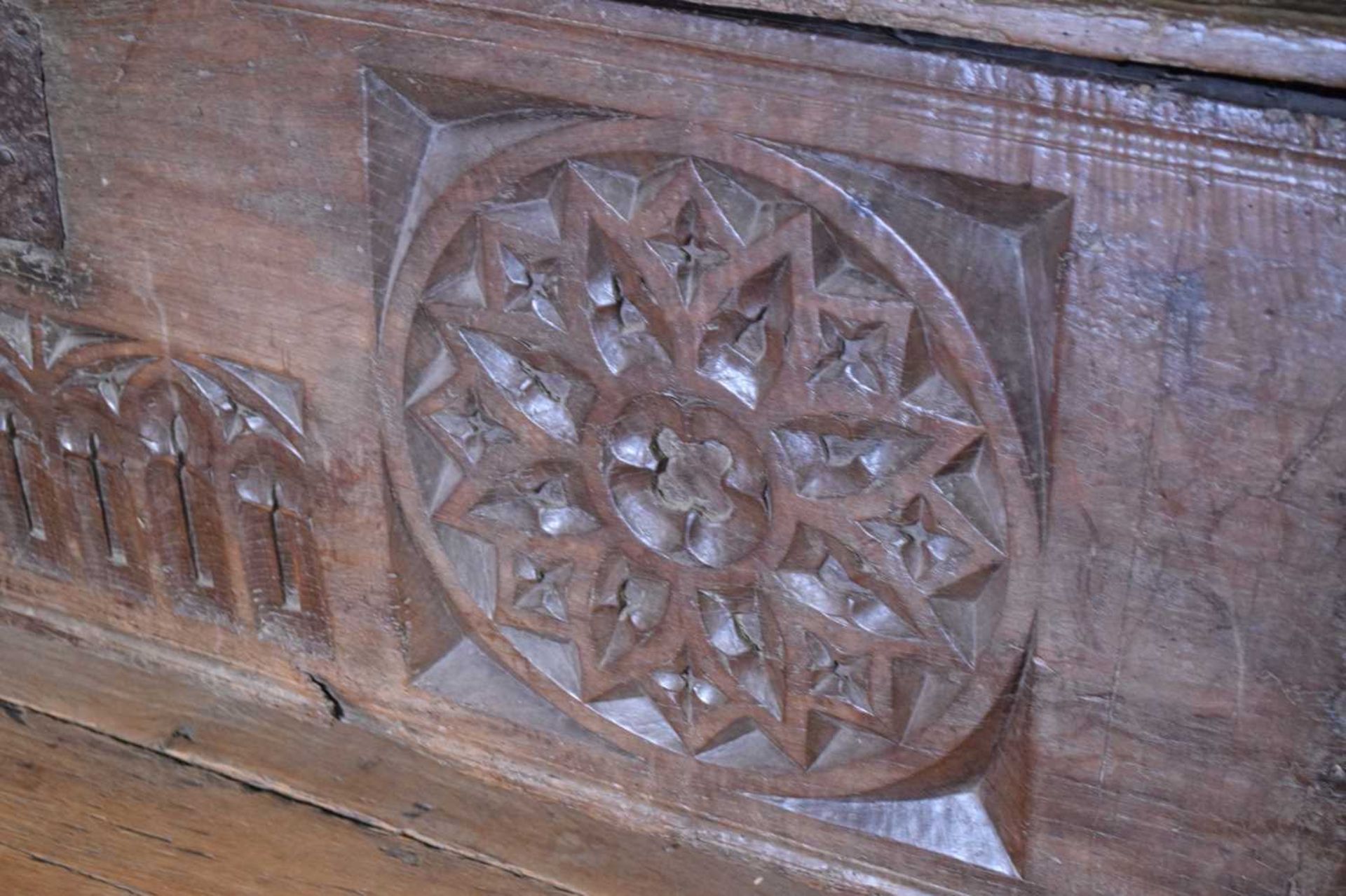 Impressive oak boarded chest, circa 1500 - Image 8 of 25