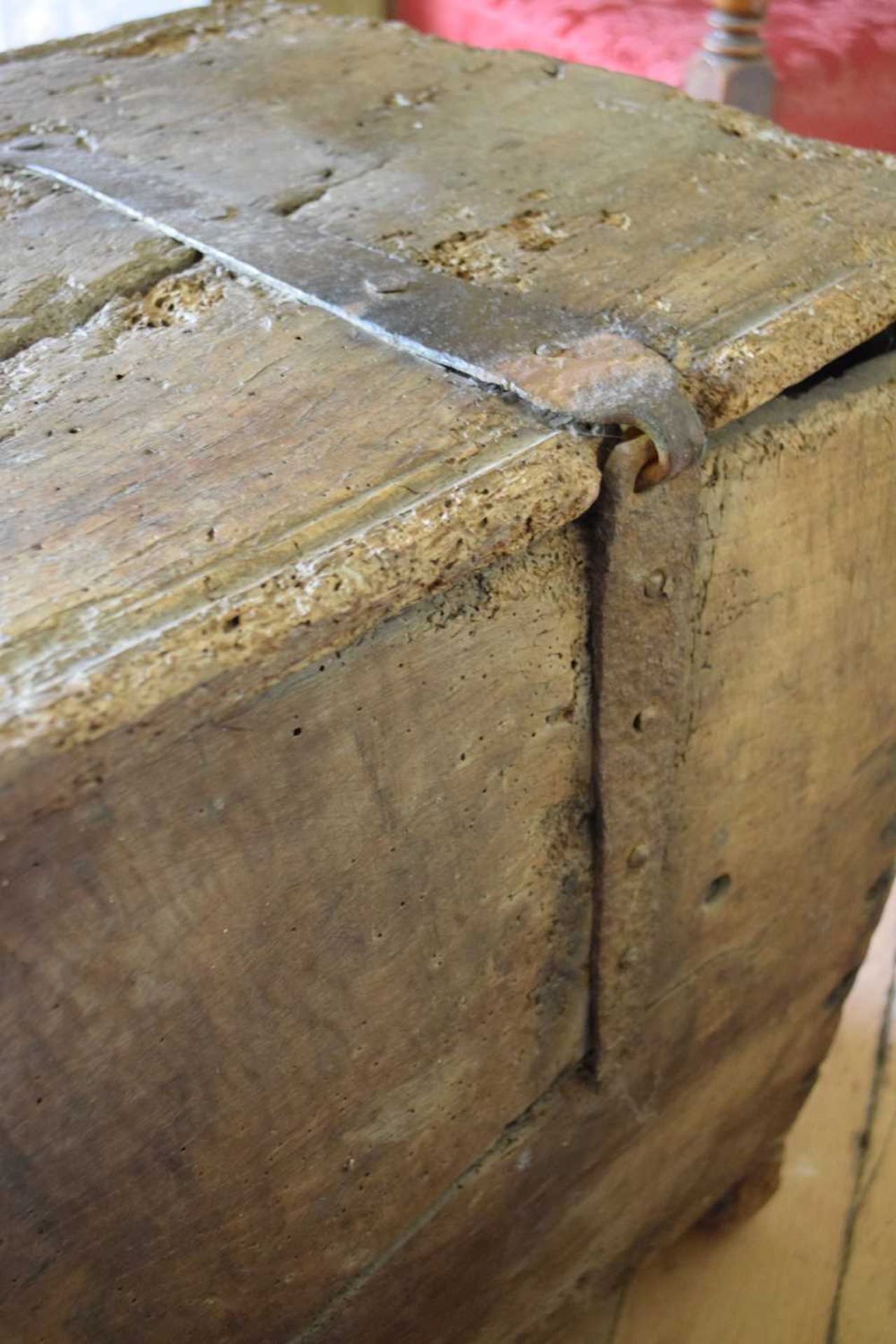 Impressive oak boarded chest, circa 1500 - Image 19 of 25