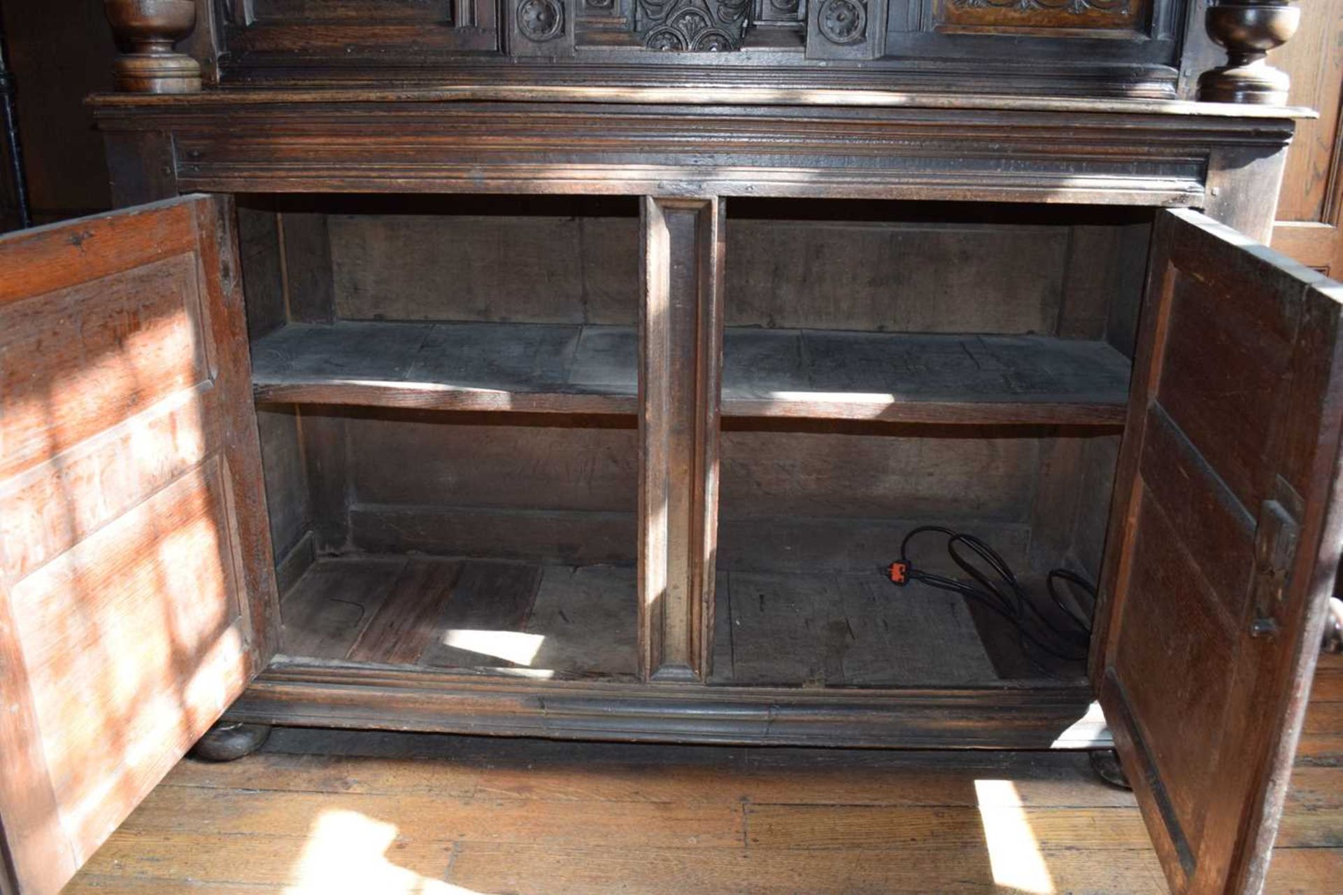 Early 17th Century English carved oak three-tier ‘court’ cupboard - Image 5 of 28