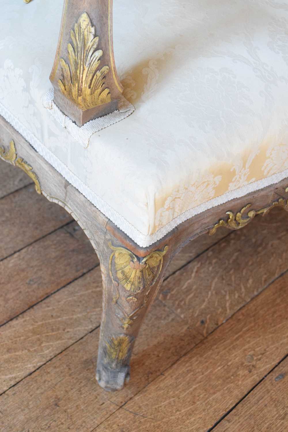 Early 20th Century carved beech and parcel-gilt settee - Image 7 of 12