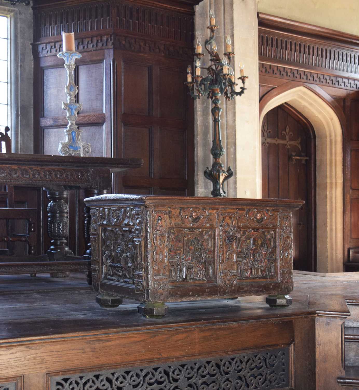 Small late 16th Century carved oak chest - Image 15 of 36