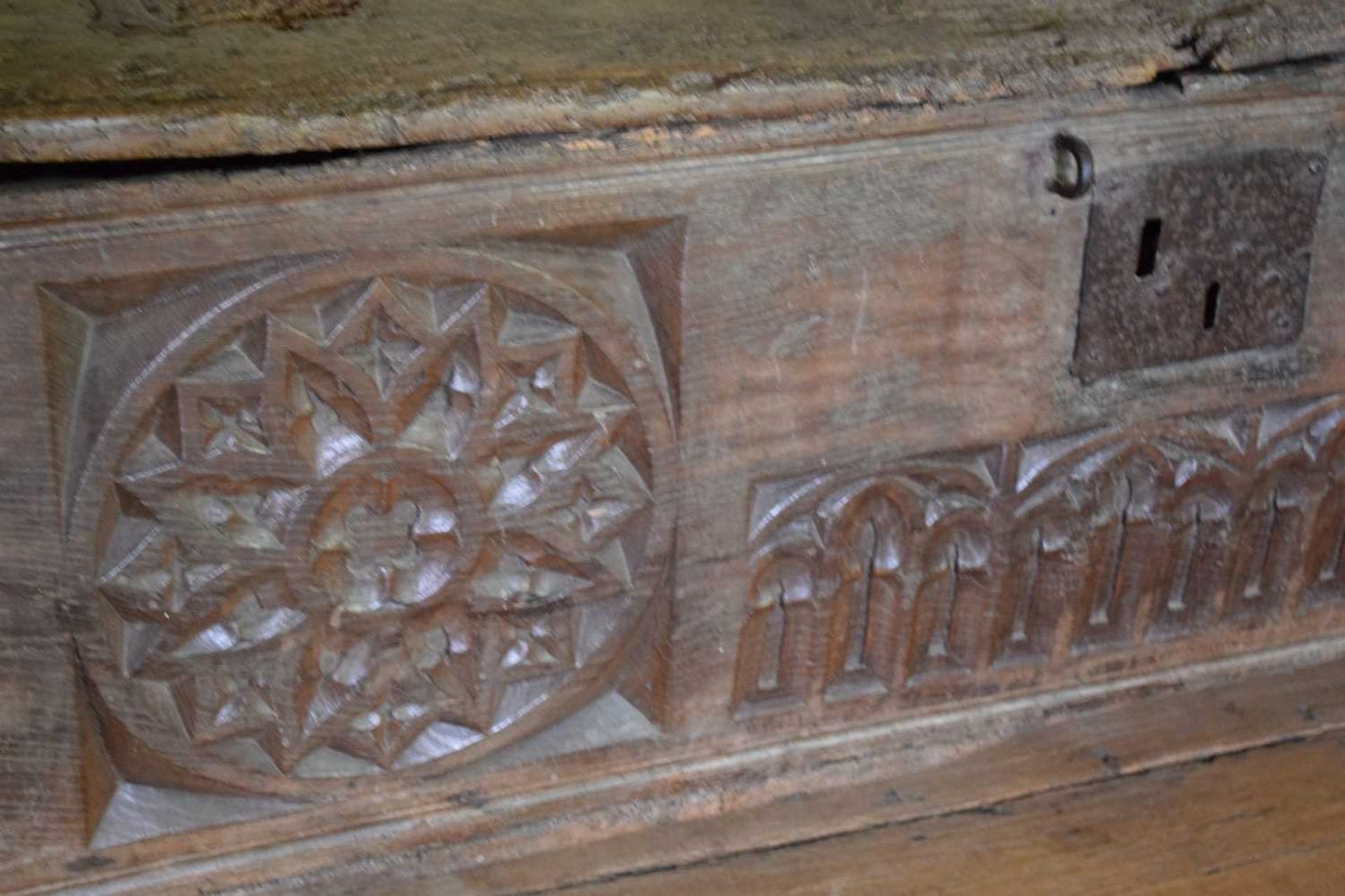 Impressive oak boarded chest, circa 1500 - Image 9 of 25