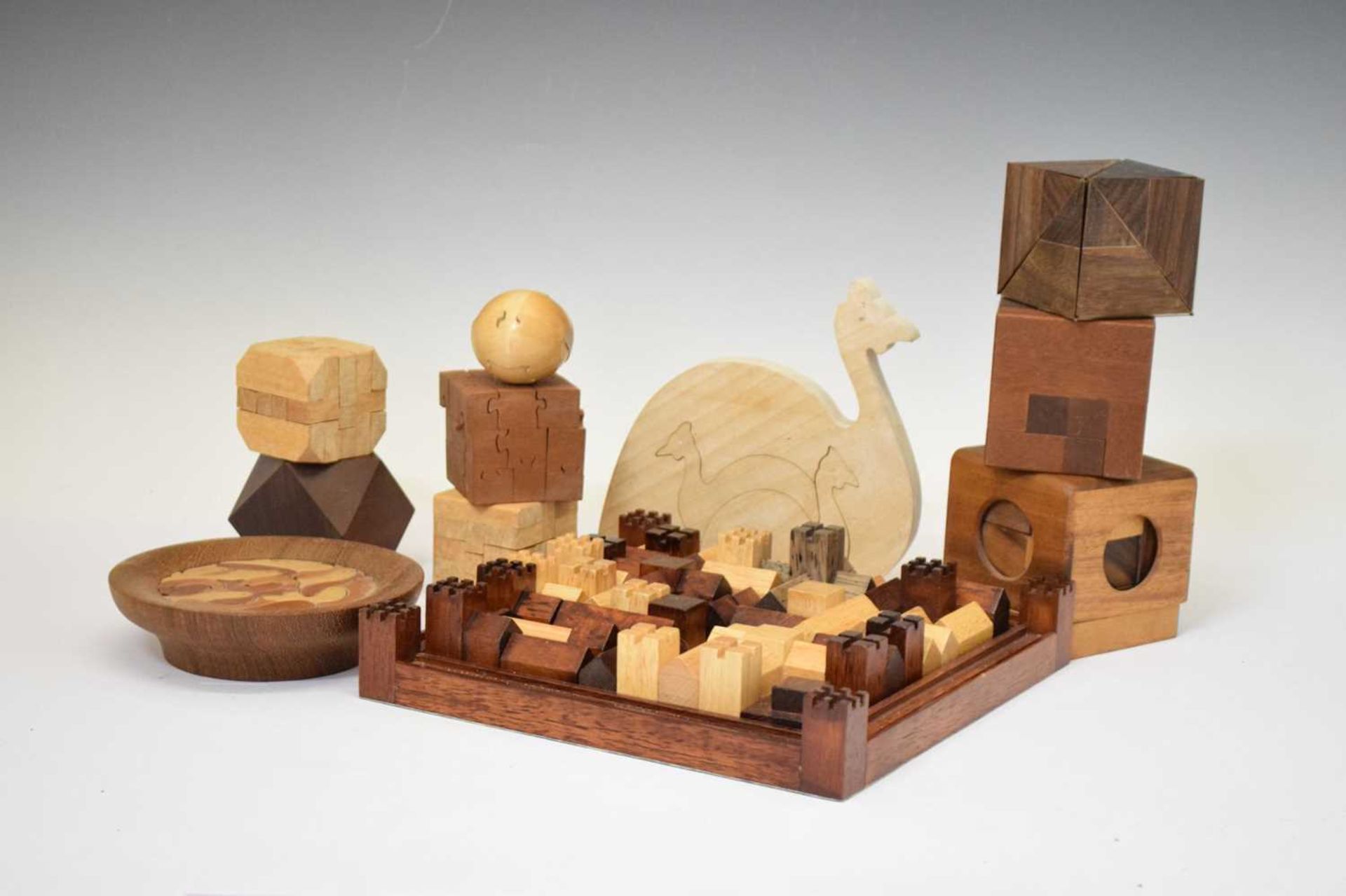 Collection of wooden desk toys - Image 5 of 5