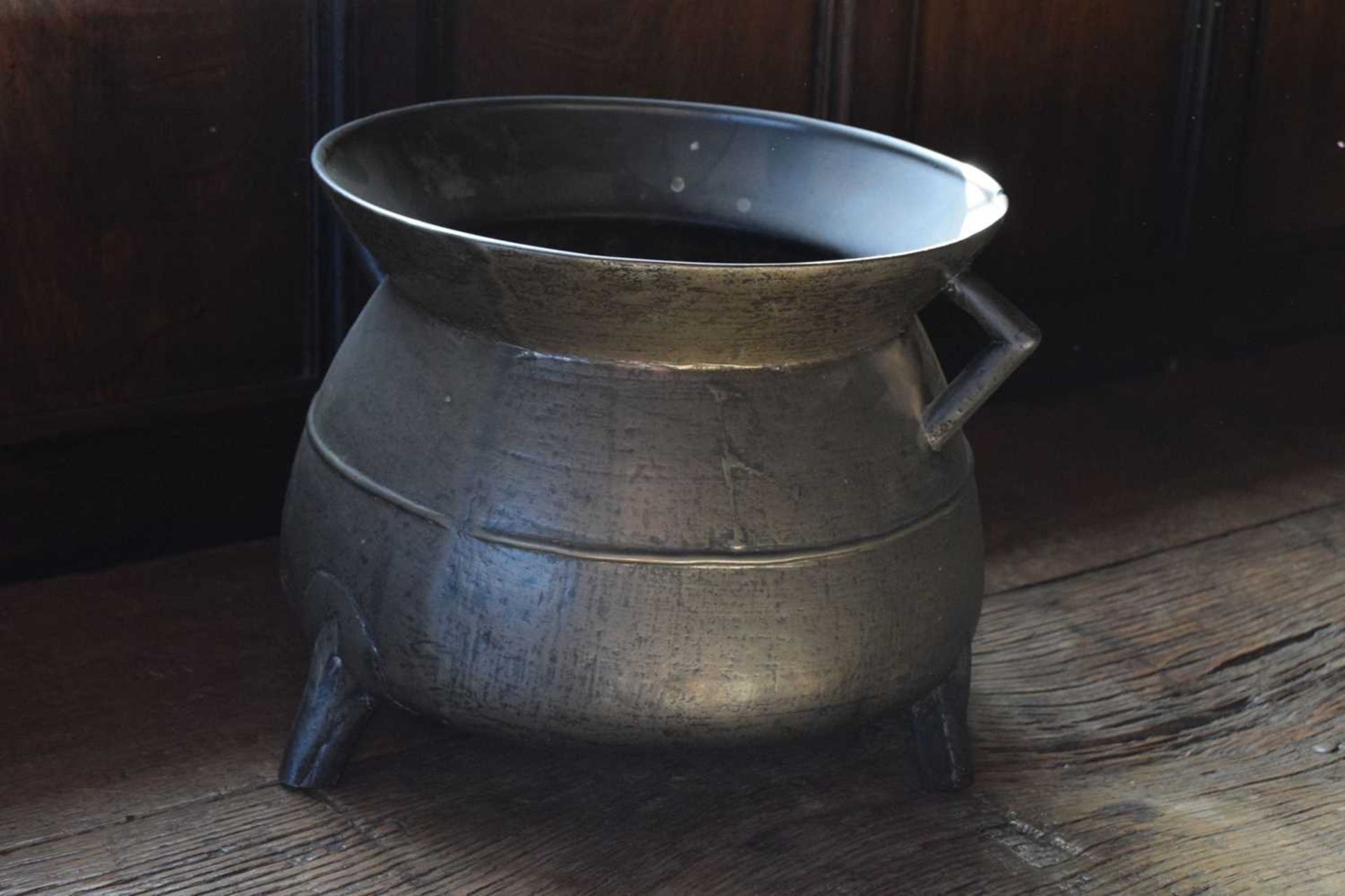 17th Century alloy cauldron - Image 5 of 12